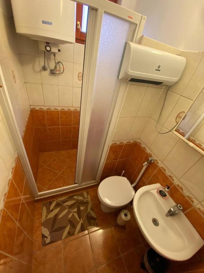 Hajnal Apartman ไฮจ์ดุสโซบอสโล ภายนอก รูปภาพ