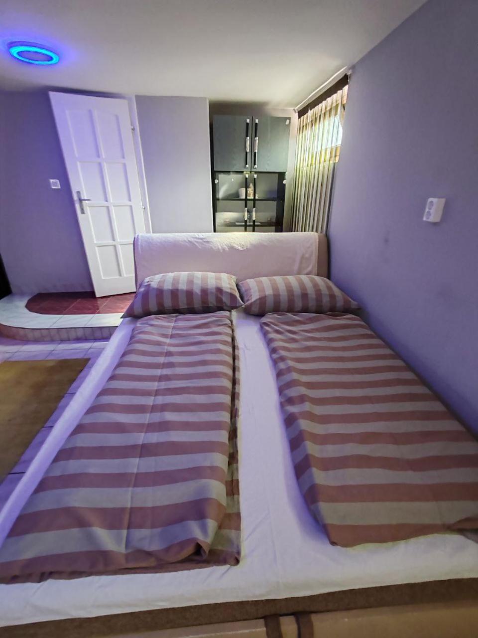Hajnal Apartman ไฮจ์ดุสโซบอสโล ภายนอก รูปภาพ