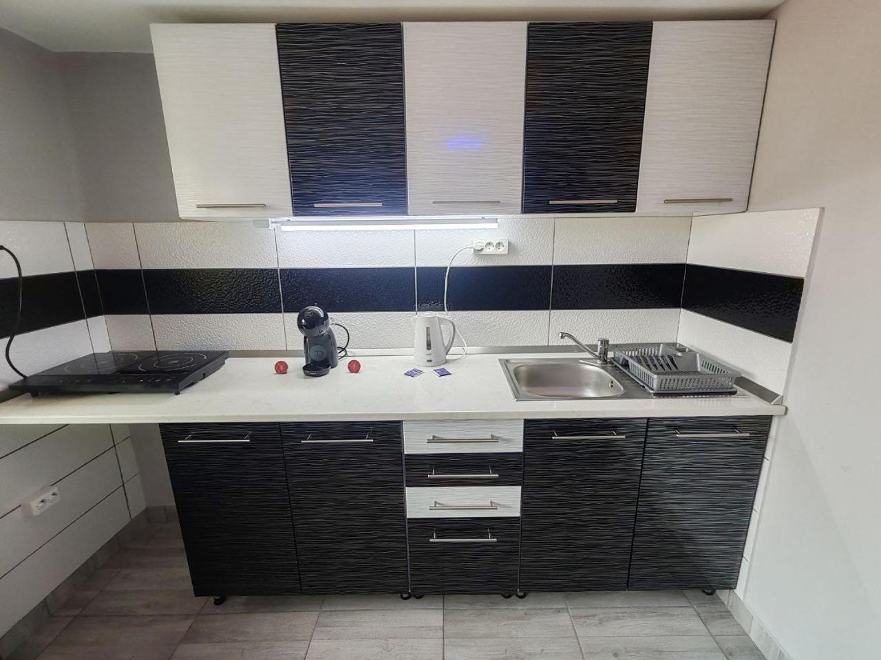 Hajnal Apartman ไฮจ์ดุสโซบอสโล ภายนอก รูปภาพ