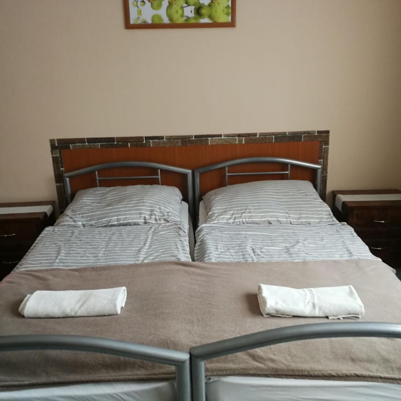 Hajnal Apartman ไฮจ์ดุสโซบอสโล ภายนอก รูปภาพ