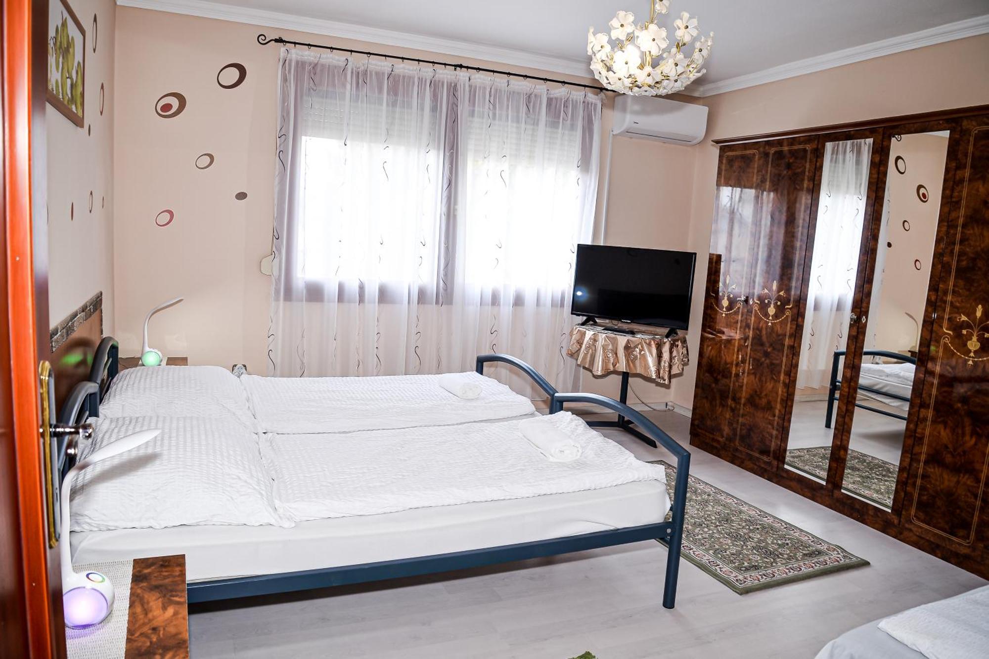Hajnal Apartman ไฮจ์ดุสโซบอสโล ภายนอก รูปภาพ