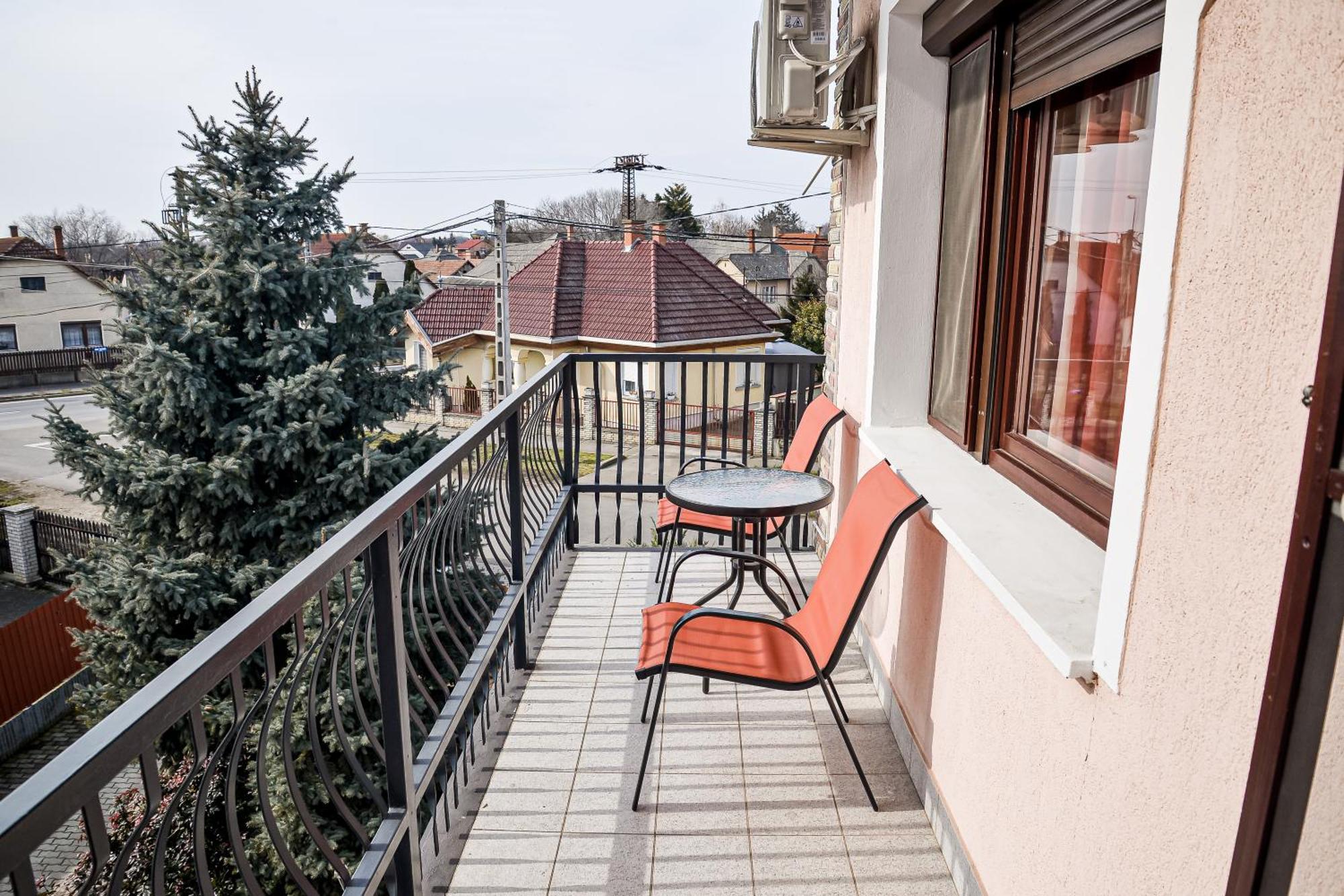 Hajnal Apartman ไฮจ์ดุสโซบอสโล ภายนอก รูปภาพ
