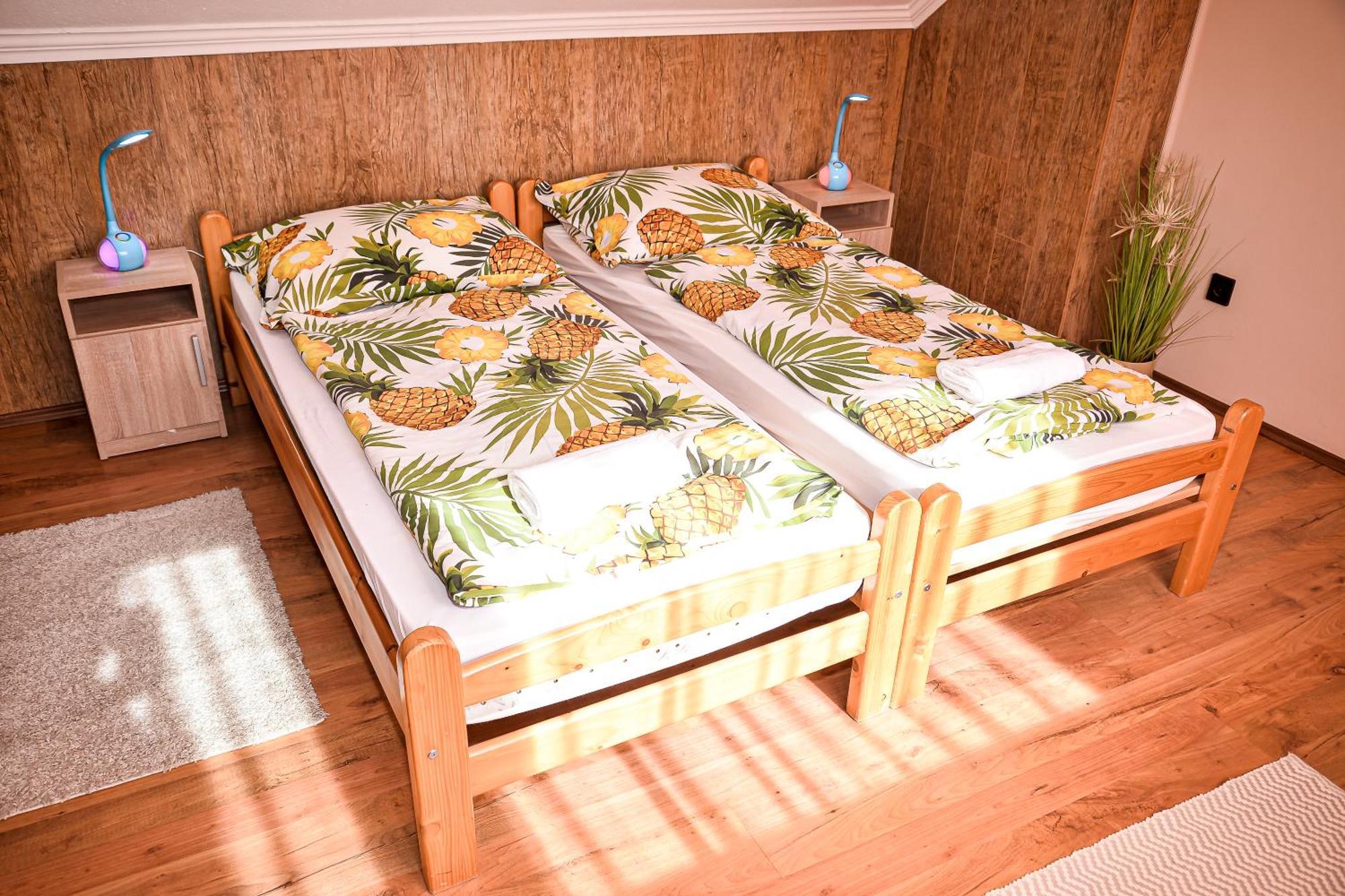 Hajnal Apartman ไฮจ์ดุสโซบอสโล ภายนอก รูปภาพ
