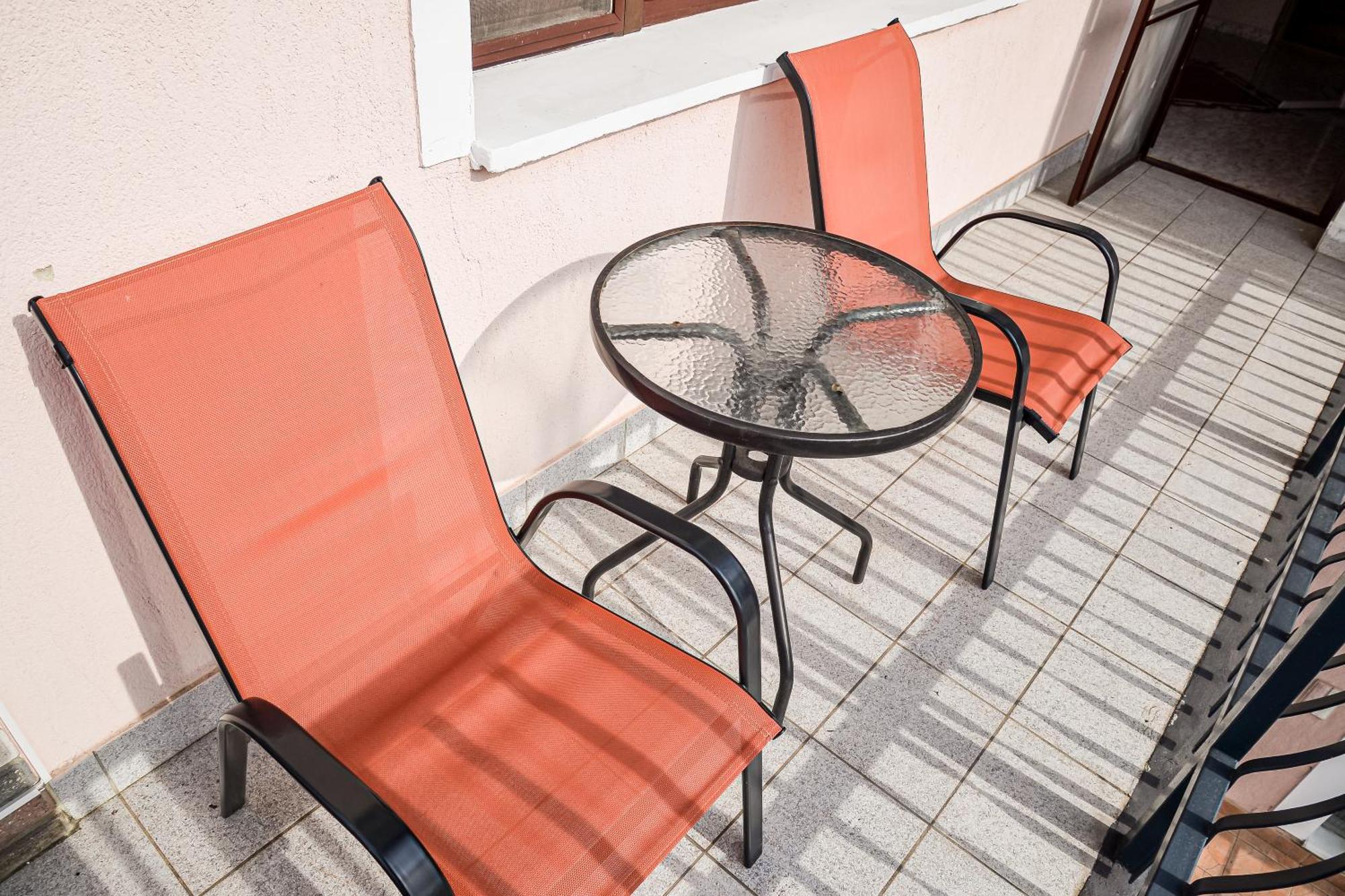 Hajnal Apartman ไฮจ์ดุสโซบอสโล ภายนอก รูปภาพ