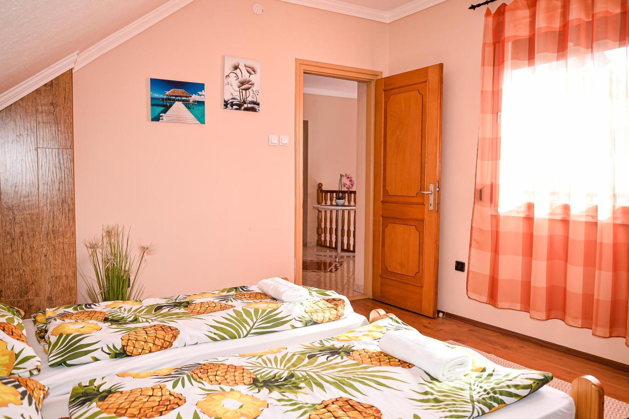 Hajnal Apartman ไฮจ์ดุสโซบอสโล ภายนอก รูปภาพ