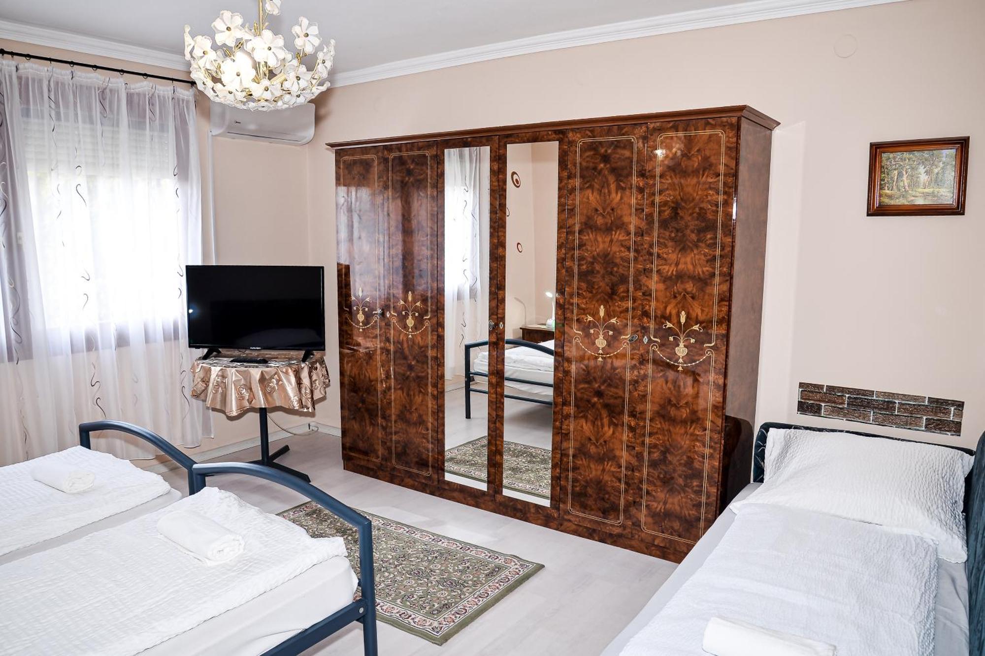 Hajnal Apartman ไฮจ์ดุสโซบอสโล ภายนอก รูปภาพ