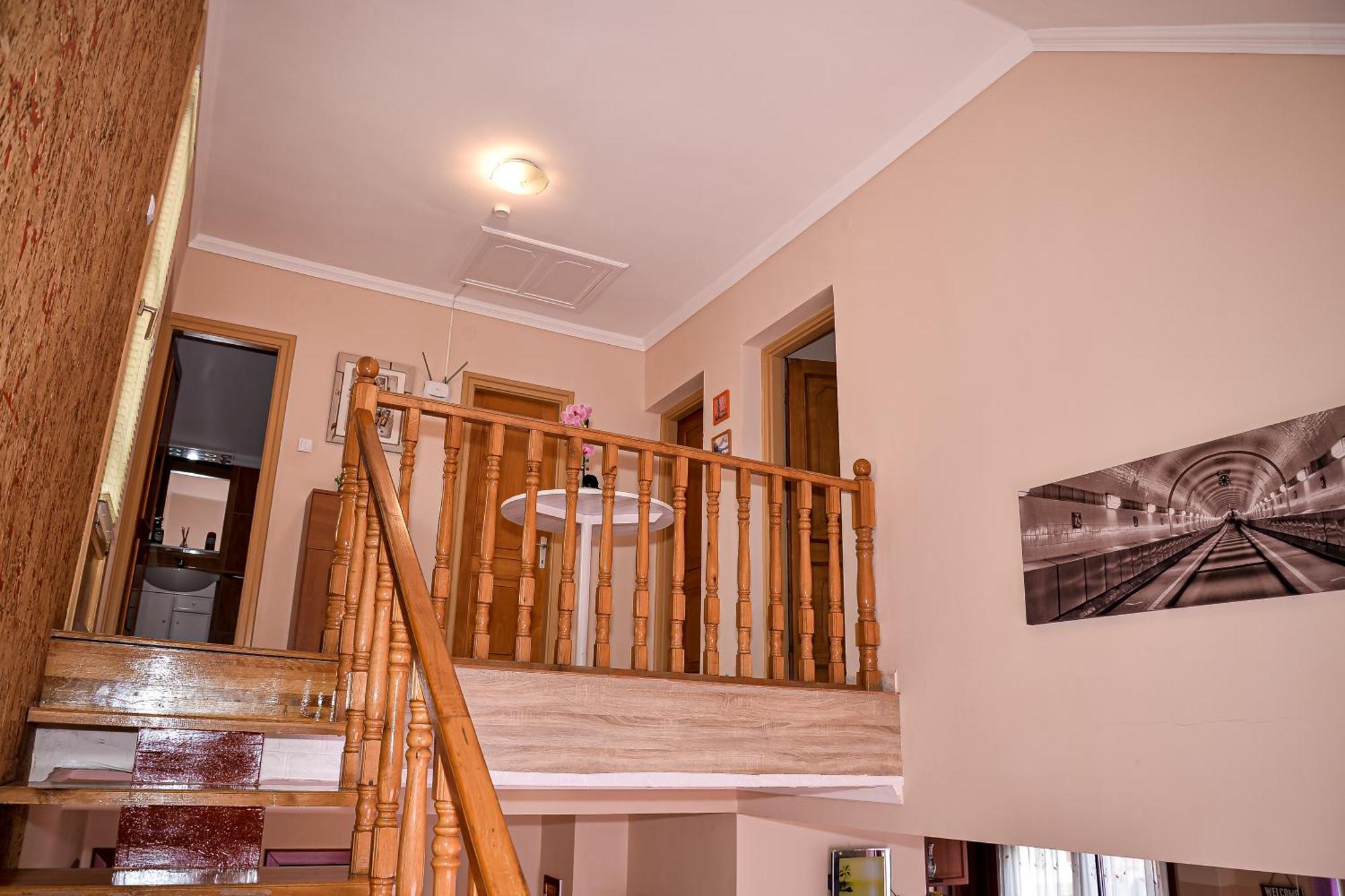 Hajnal Apartman ไฮจ์ดุสโซบอสโล ภายนอก รูปภาพ